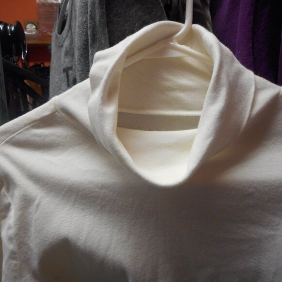 JMS turtleneck top, long sleeves, machine wash, white in color, sz 1X (16W) - Picture 2 of 7